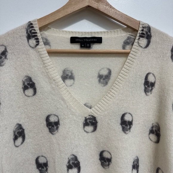 Skull Cashmere Sweater Women Medium V-Neck Skull Print Pullover Relaxed Fit - Picture 3 of 13